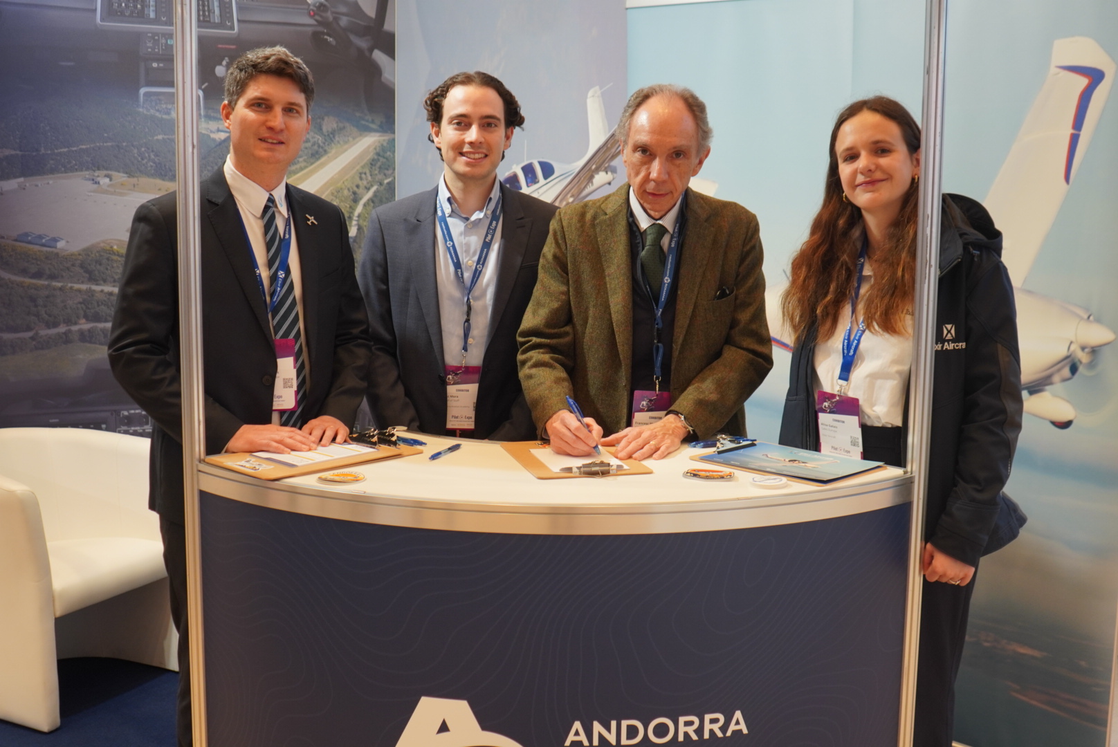 Elixir Aircraft, avion léger sur aérodrome